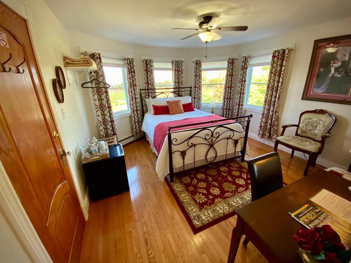 Twin Peaks B&B Mindemoya Стая снимка