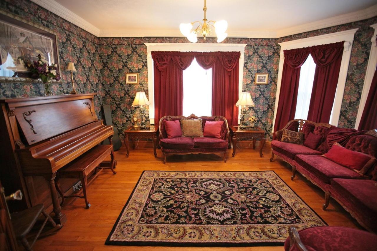 Twin Peaks B&B Mindemoya Екстериор снимка